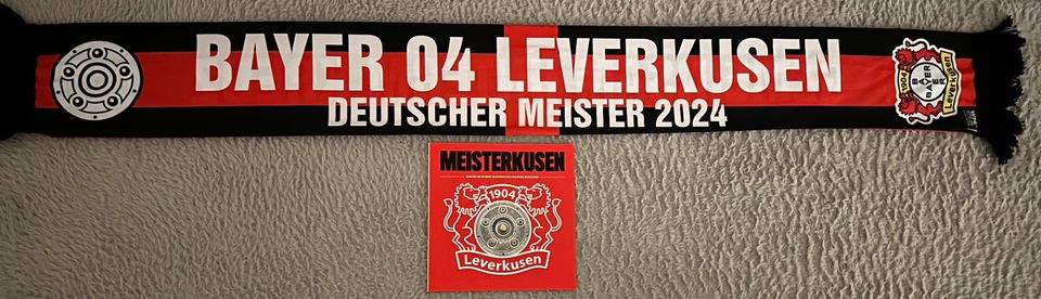Bayer 04 Leverkusen Meisterschal und Buch in Düsseldorf
