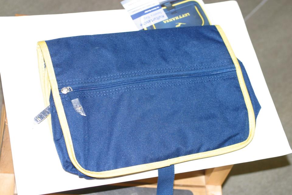 Lufthansa Kulturbeutel Kulturtasche mit Etikett - RAR Sammelstück in Bremerhaven