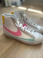 NIKE Turnschuhe Damen, Gr. 37,5 Bayern - Tirschenreuth Vorschau