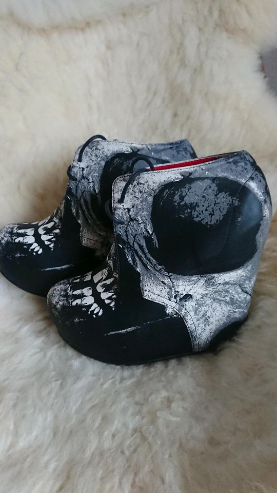 Iron Fist Keilstiefelette 38 Wedge Totenkopf Skull Metal wie neu in Chemnitz