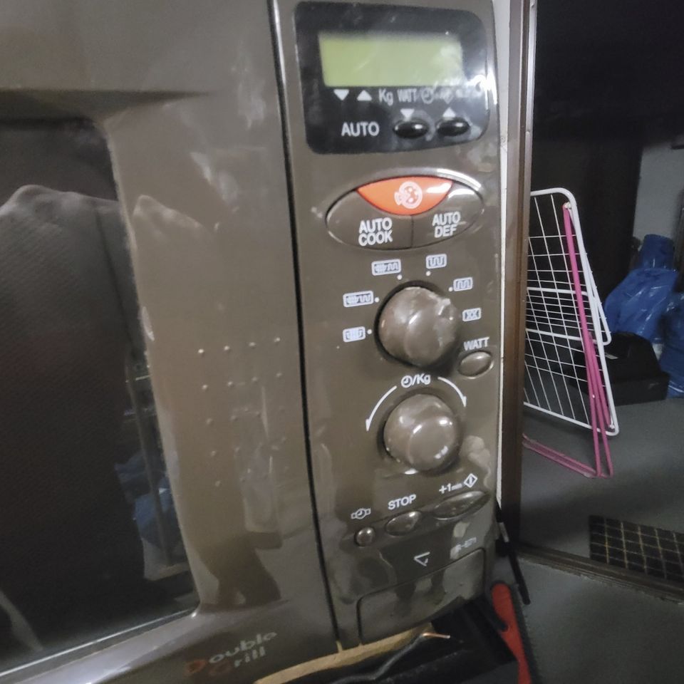 Mikrowelle 800 Watt Sharp braun in Willstätt