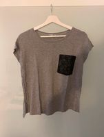 Graues Tshirt mit schwarzer „Tasche“ von Zara - Größe S Nordrhein-Westfalen - Lüdenscheid Vorschau