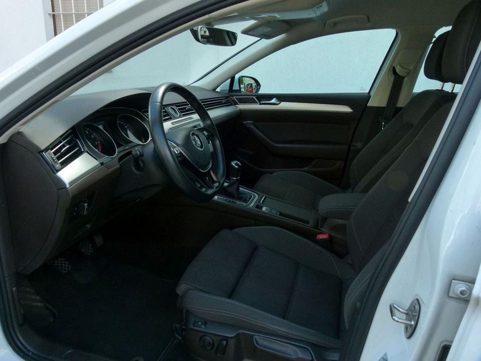Volkswagen Passat Variant TSI 1.Hand LED TÜV 2027 +GARANTIE in Taucha