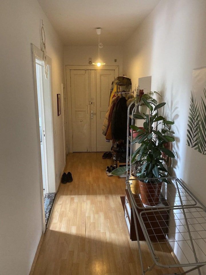 23 QM Zimmer in schöner, sonniger berliner Wohnung im MAI in Berlin