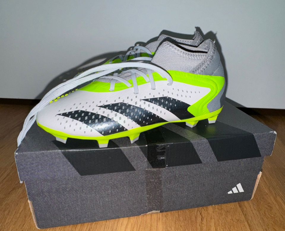 Adidas Predator Accuracy.1 FG Kinder Gr. 32 Fussballschuhe in Leipzig