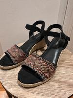 Neuwertige Sandalen mit Keilabsatz/ Gr. 38 Pankow - Prenzlauer Berg Vorschau