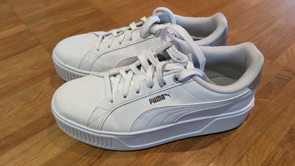 Puma Sneaker (ich denke Karmen), Größe 40, weiß in Schwabach