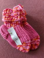 Selbstgestrickte Babysocken Größe 18/19 Niedersachsen - Nortmoor Vorschau