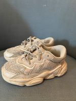 Sportschuhe Adidas Ozweego Gr. 27 Creme Rose Niedersachsen - Salzgitter Vorschau