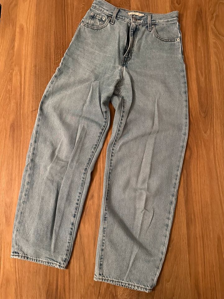 Levi‘s Jeans Ballon Leg W26 L28 in Offenbach