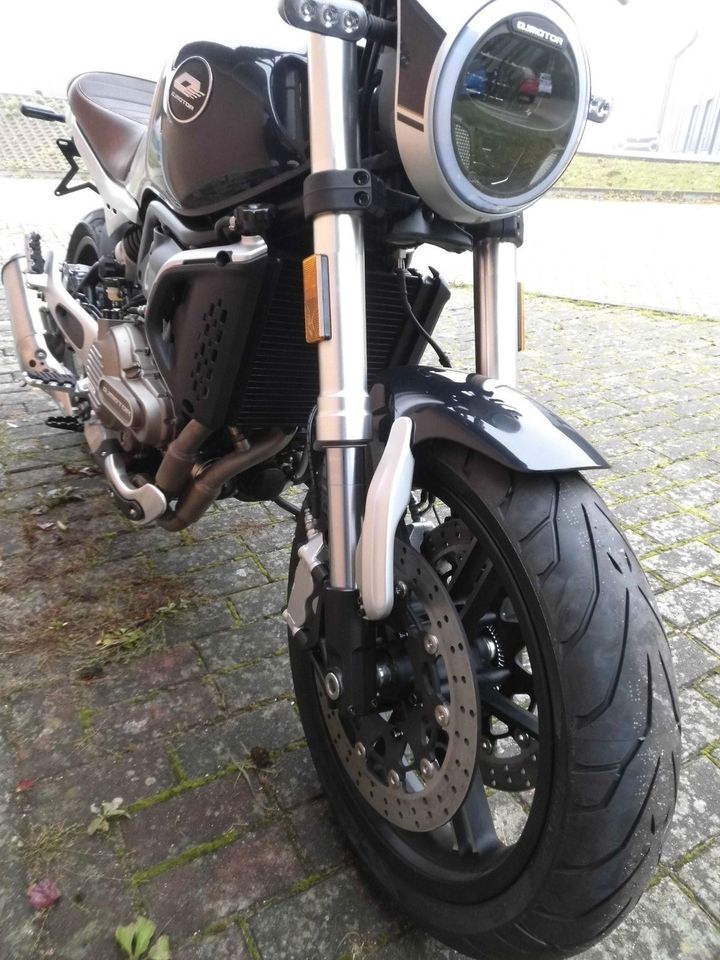 QJMOTOR SRV550 mit 47PS wie Cafe in Rostock