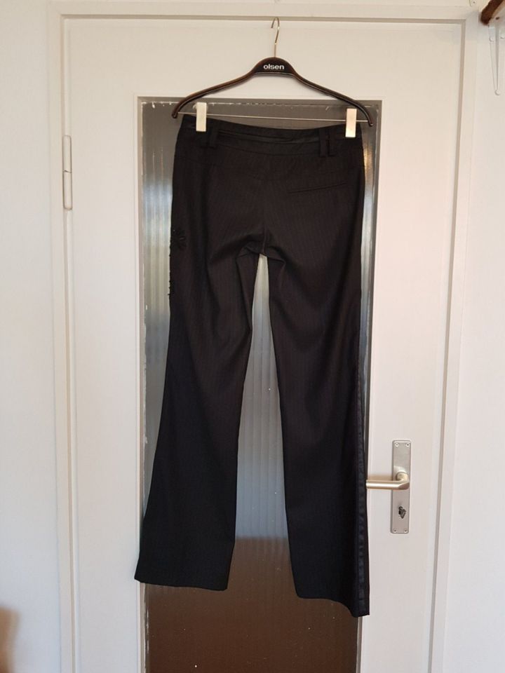 Hose von Only in schwarz Gr. 36 in München