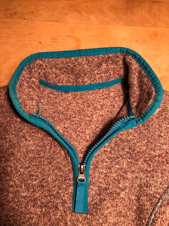 Winterpulli Pulli warm Strickfleece lila weiß meliert Gr. 134 in Wiggensbach