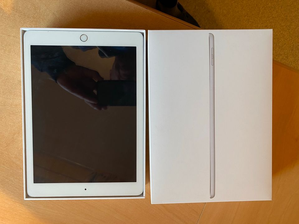 Apple IPad Silber 128 GB in Mielkendorf