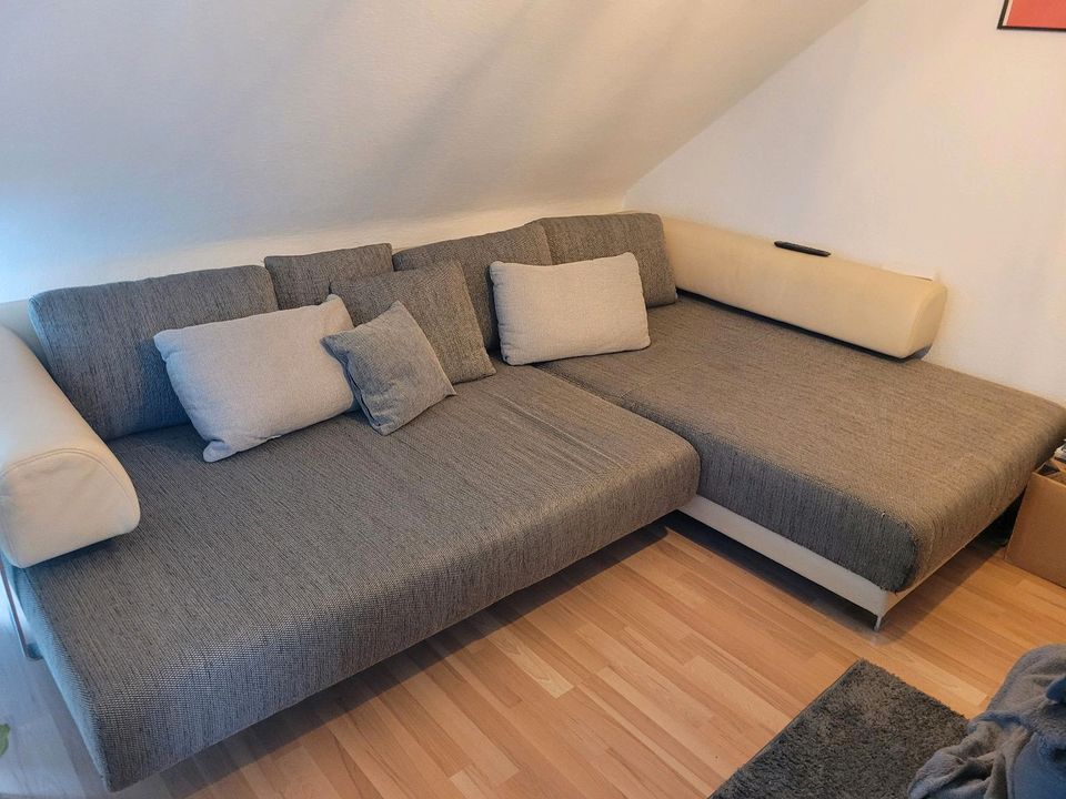 XXL Couch/Sofa mit Schlaffunktion in Hameln