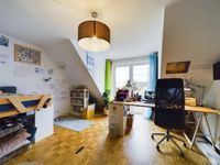 Top-Angebot! Gepflegte und sehr geräumige 2-Zimmer Dachgeschosswohnung zur Miete in Nieder-Ingelheim Rheinland-Pfalz - Ingelheim am Rhein Vorschau