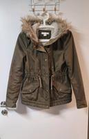 Winter- Jacke von H&M, Gr. 34, khaki mit Kunstfell an der Mütze Baden-Württemberg - Forst Vorschau