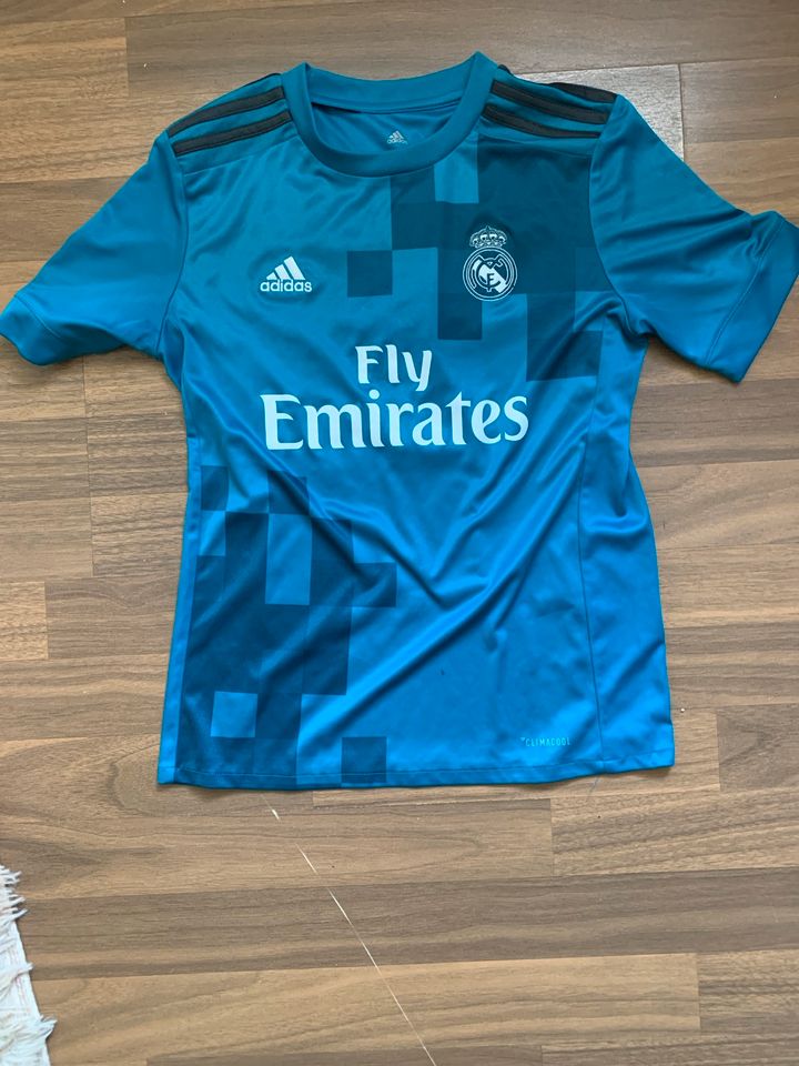 Real Madrid 2017/18 Auswärts CL Trikot mit CR7 Beflockung in Dortmund