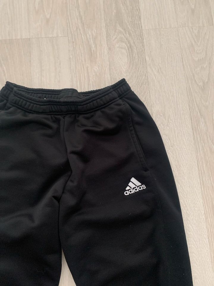 Adidas Jungs/Herren Jogginghose M in Hamburg