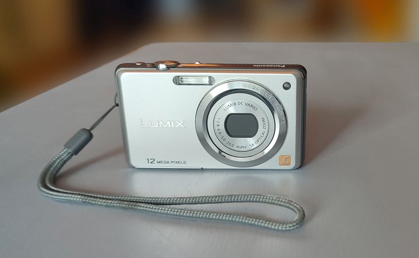 Panasonic Lumix DMC-FS10 - kompakte Kamera (9.8 x 2.3 x 5.5 cm ) in Stuttgart