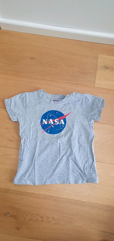 NASA tshirt shirt grau 116 Weltraum astronaut momoland in Friedberg (Hessen)