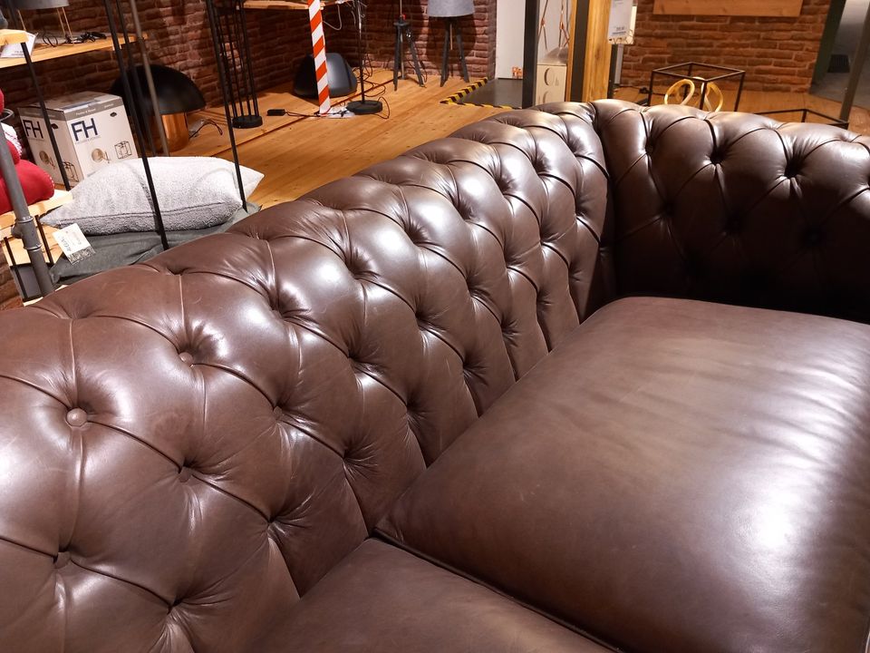 Sofa, Leder, dunkel braun, Ausstellungsstück, 1.997,--€** in Schneverdingen