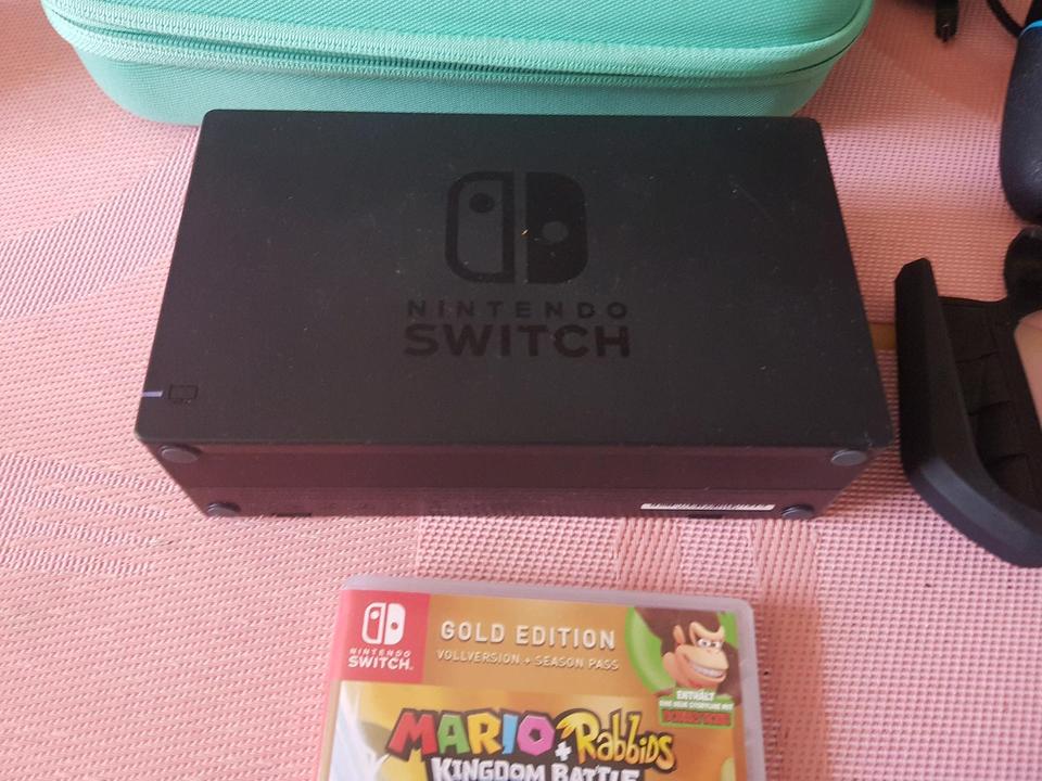 Nintendo Switch 32GB Spielkonsole - Neon-Rot/Neon-Blau + 2 spi in Gütersloh