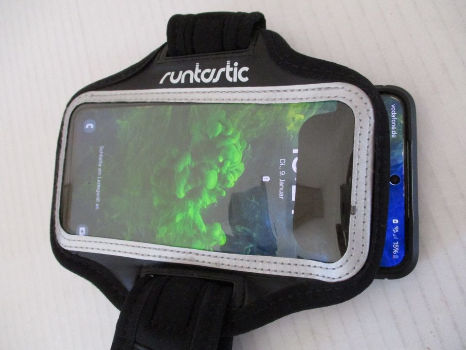 Runtastic Sports Armband 3.0 für Smartphone Sportarmband in Mönchengladbach