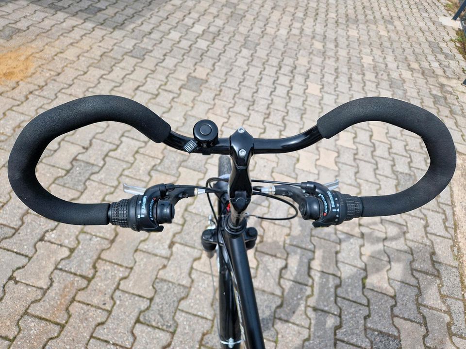 Fahrrad Damenfahrrad neuwertig 28 Zoll in Döbeln