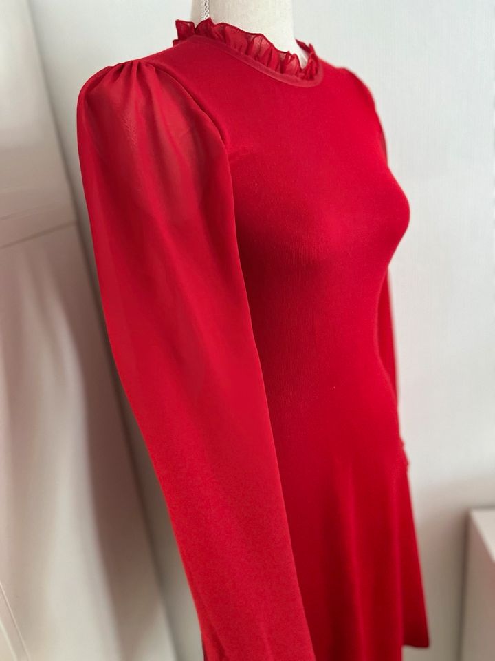 Dieses schöne rote Strick-Kleid von Promod in Größe S in Frankfurt am Main