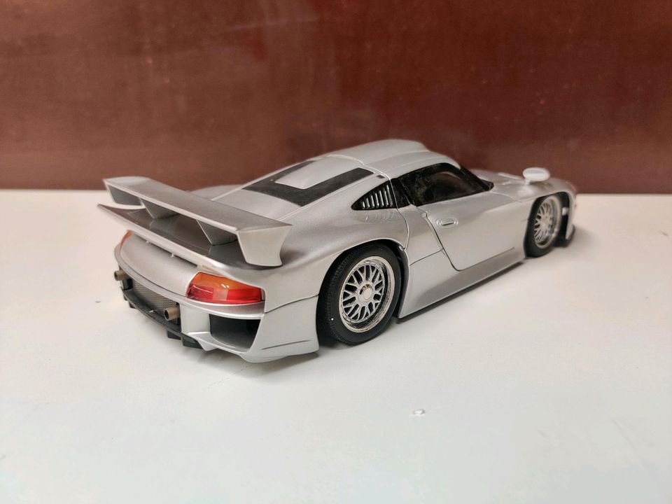 1/18 porsche 911 GT1 street ut models modellauto in Hamburg