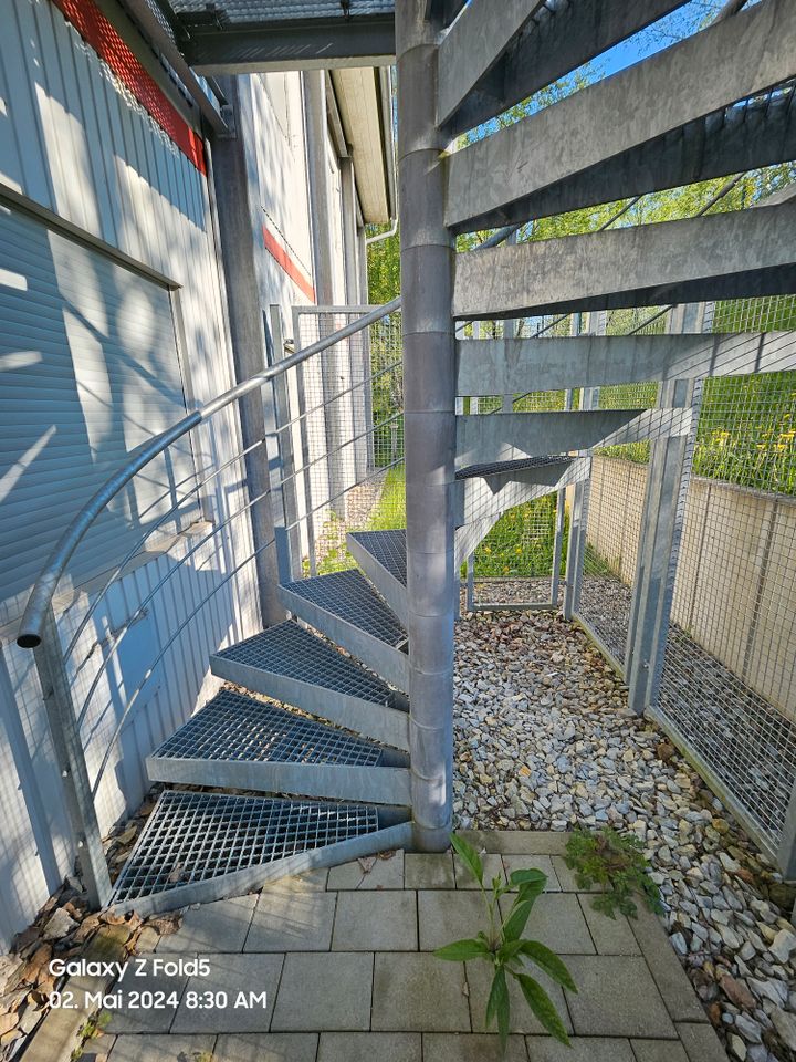 Stahltreppe /Fluchttreppe mit Einhausung in Suhl