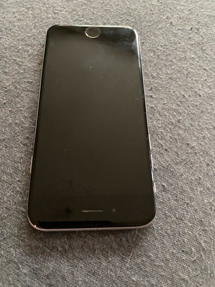 Iphone 6, 64 GB, defekt, an Bastler in Düsseldorf