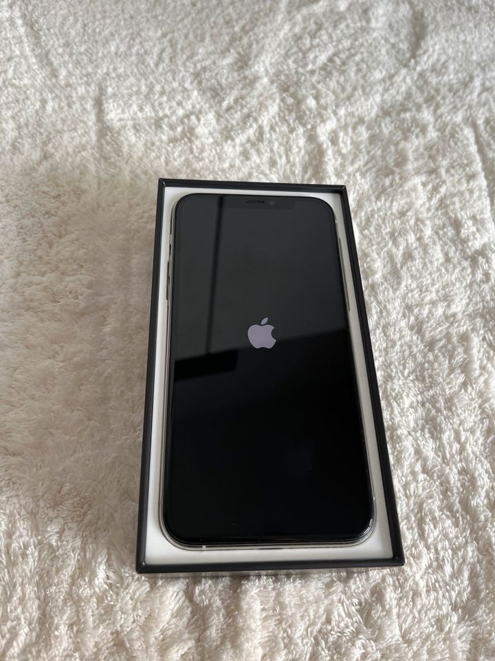 iPhone 11 Pro Silber 64 GB 71% AKKU in Hamburg
