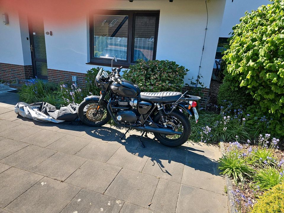 Motorrad, Triumph- Bonnevil 120 in Wittmund
