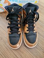 Nike air jordan Größe 38 gold/schwarz Hessen - Lohra Vorschau