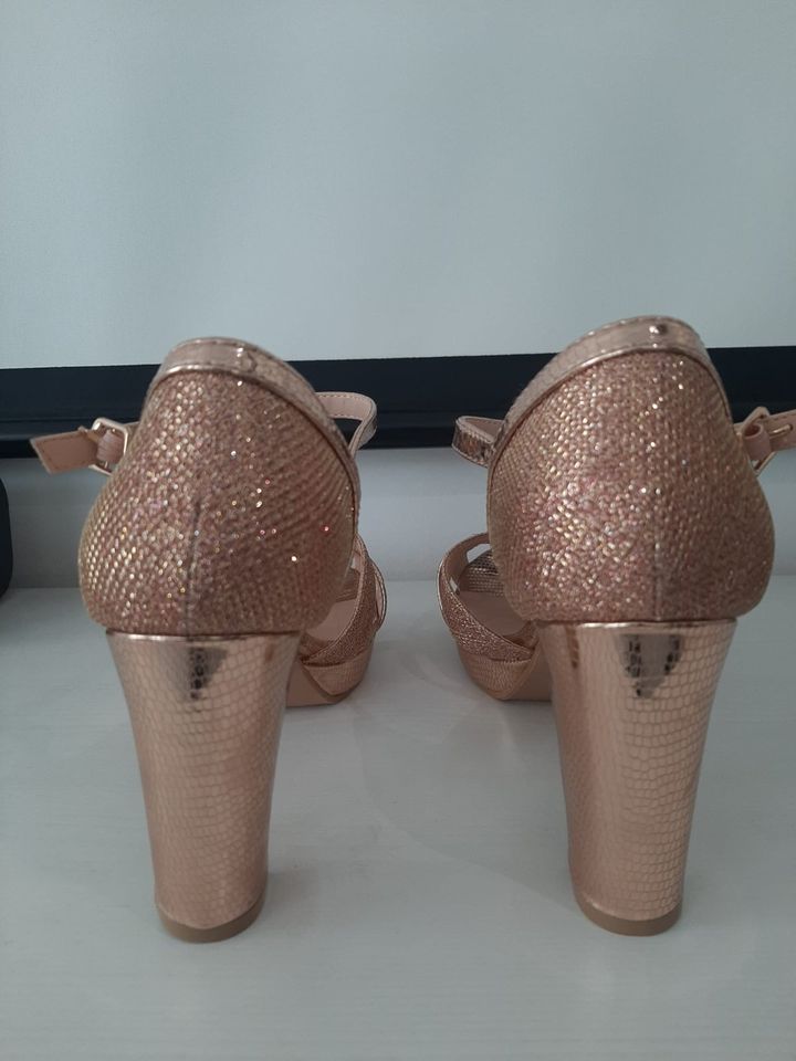 Wunderschöne High Heel Sandalette Rosé NEU, Gr. 41 in Hannover