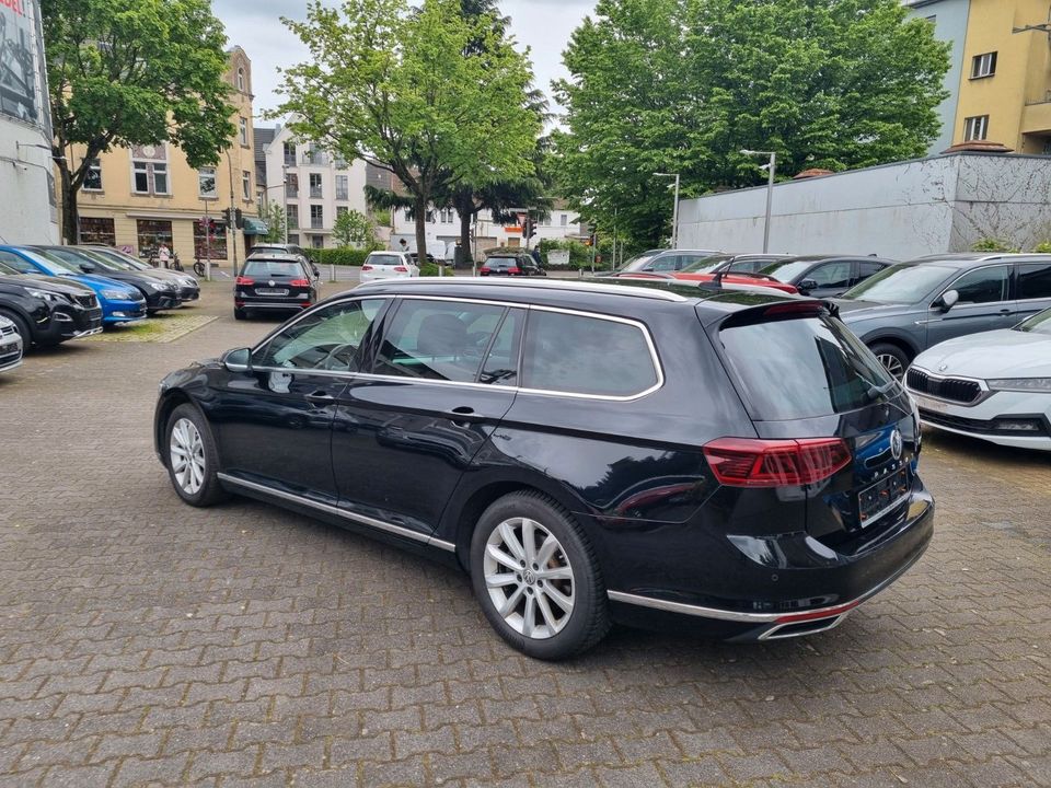 Volkswagen Passat Variant Elegance*DSG*Xenon*Cam*ACC* in Köln