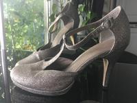 TAMARIS Riemchen-Pumps Gr. 40 silber-glitzer Kr. München - Haar Vorschau