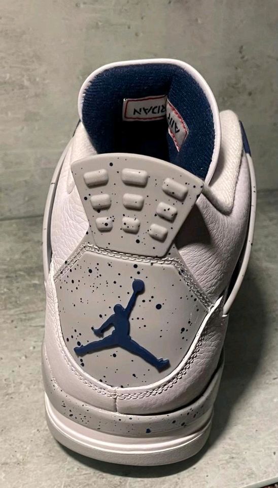 Jordan 4 Midnight Navy in Bremen