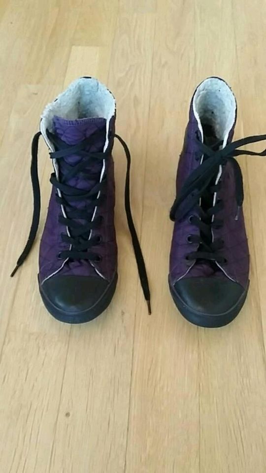 Chucks Converse lila violett gefüttert Winterschuhe gr.38 in Oberhausen