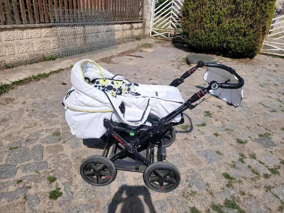 Hartan Kinderwagen Topline X Weiß Kombi Tragetasche 15848 Zeust in Peitz