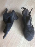 WIE NEU Tamaris schwarze Pumps, High Heels Schuhe aus LEDER Gr.38 Nordrhein-Westfalen - Herford Vorschau