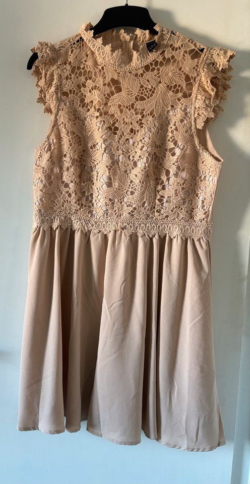 Kleid beige in Daaden