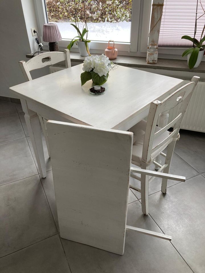 Tisch weiß aus Massivholz 80x80x78 cm Vintage in Wilmersdorf bei Pritzwalk