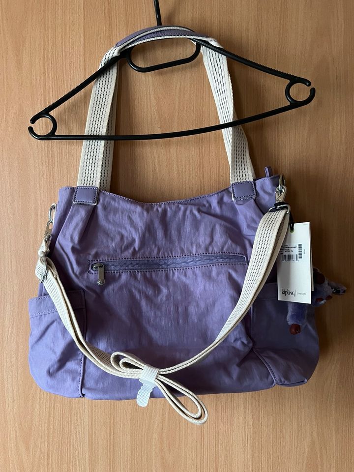 Kipling Schultertasche Basira in Flieder in Holle