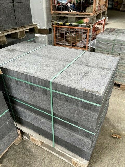 2. Wahl Beton Blockstufe 100x35x15 cm anthrazit in Wörth a. Main