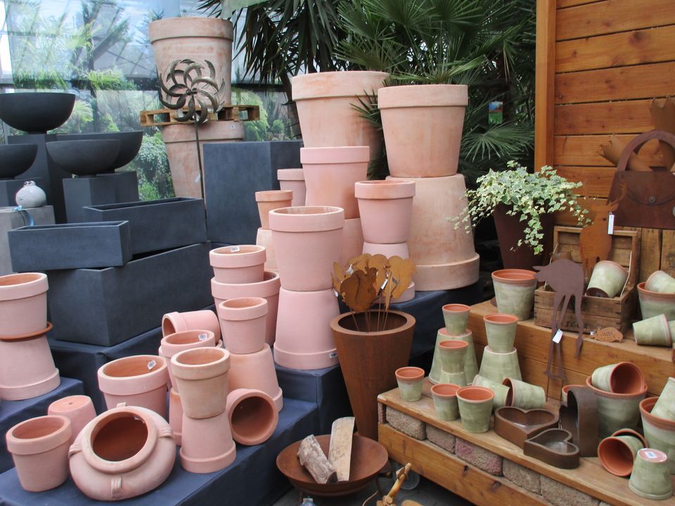 Terracotta,Terrakotta, Gartenfiguren, Pflanzkübel, Gartendeko, in Lingenfeld