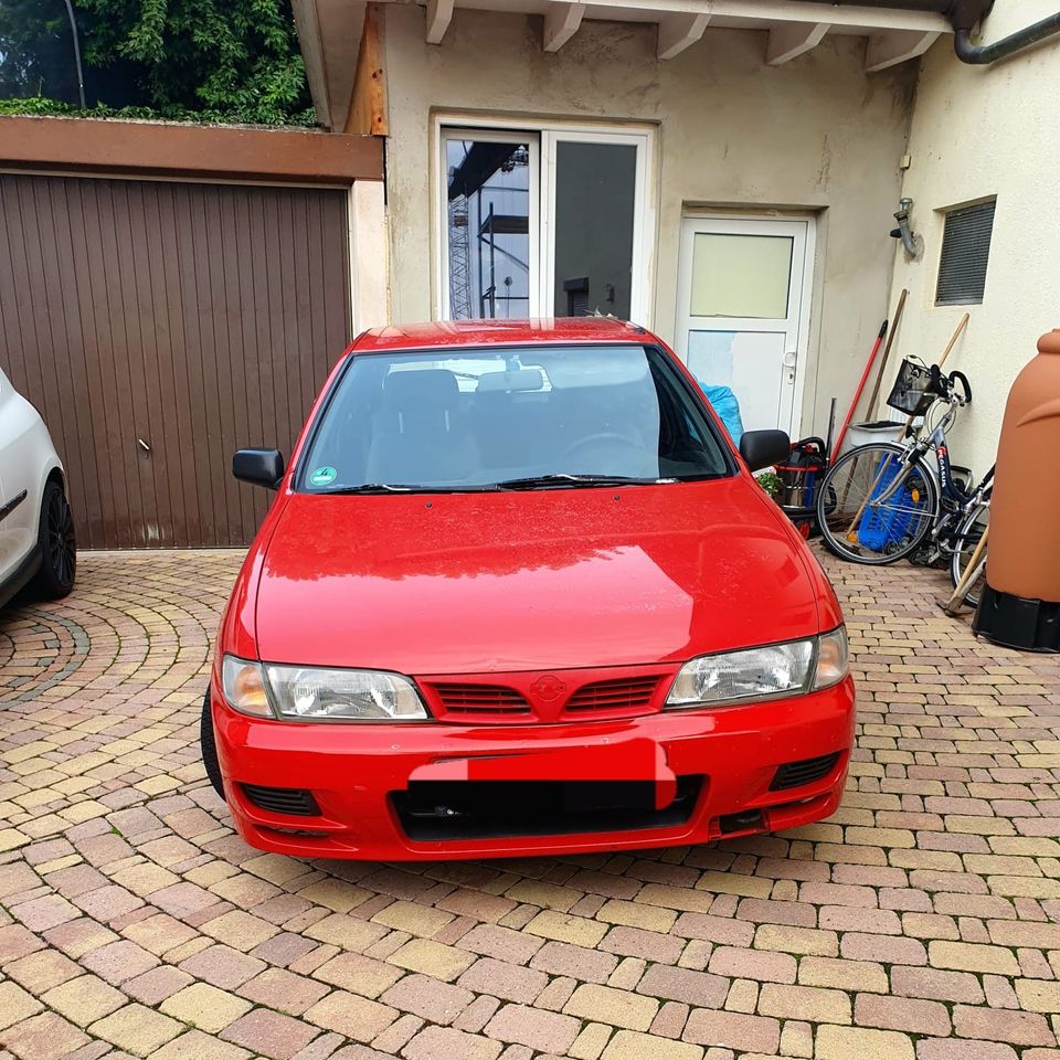 Nissan Almera in Bötzingen