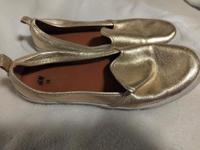 Damenschuhe Slipper Sandalen Sommerschuhe Gold gr.38 h&m Niedersachsen - Wilhelmshaven Vorschau